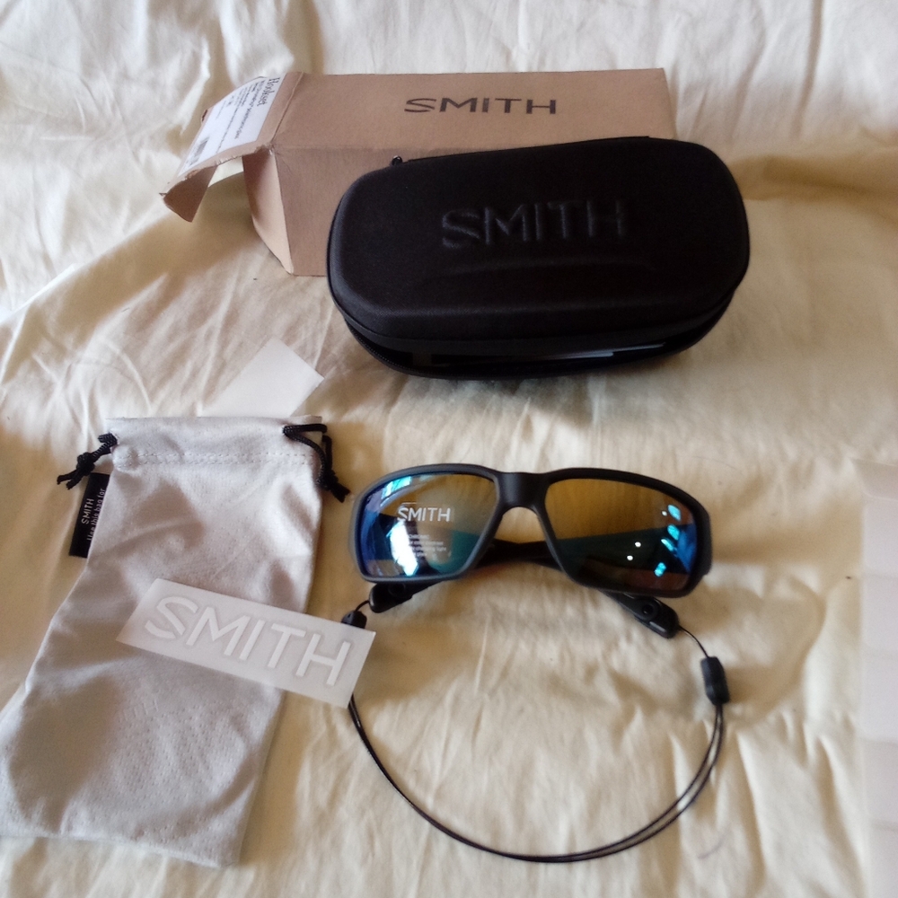 Smith Hookset Matte Black ChromaPop Glass Sunglasses